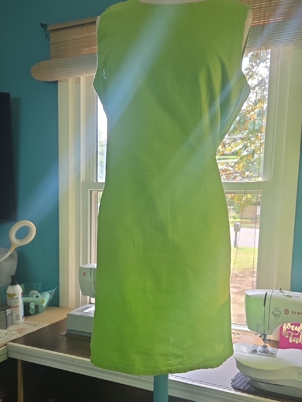 STUDIO C Sleeveless Lime Green Sheath Dress - Classic Women's Dress